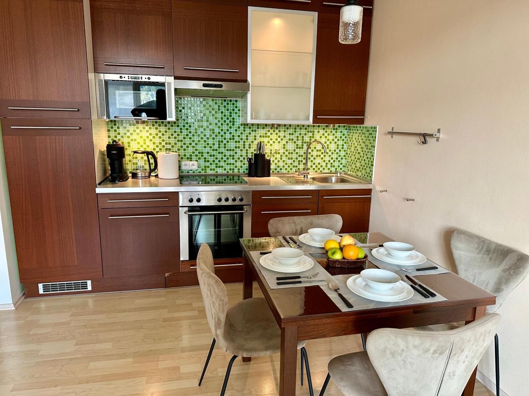 Apartment Ceskomoravska - O2 Arena Praag Buitenkant foto