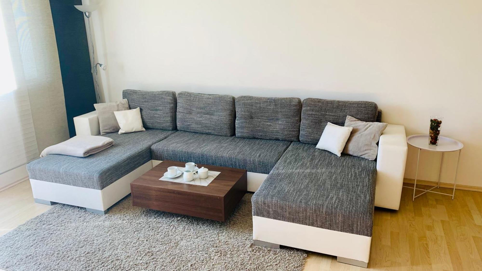 Apartment Ceskomoravska - O2 Arena Praag Buitenkant foto