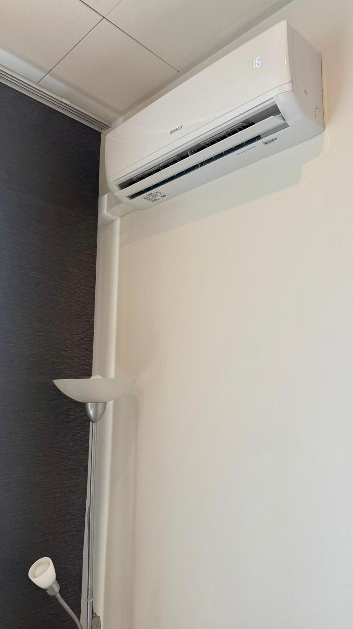 Apartment Ceskomoravska - O2 Arena Praag Buitenkant foto